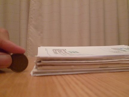 もらったパンフレットを厚さで紹介