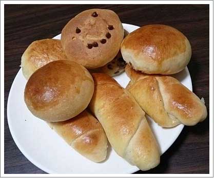 作ったパンの画像